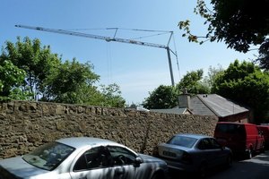 Crane_workmens_cars_Bonos_House.jpg